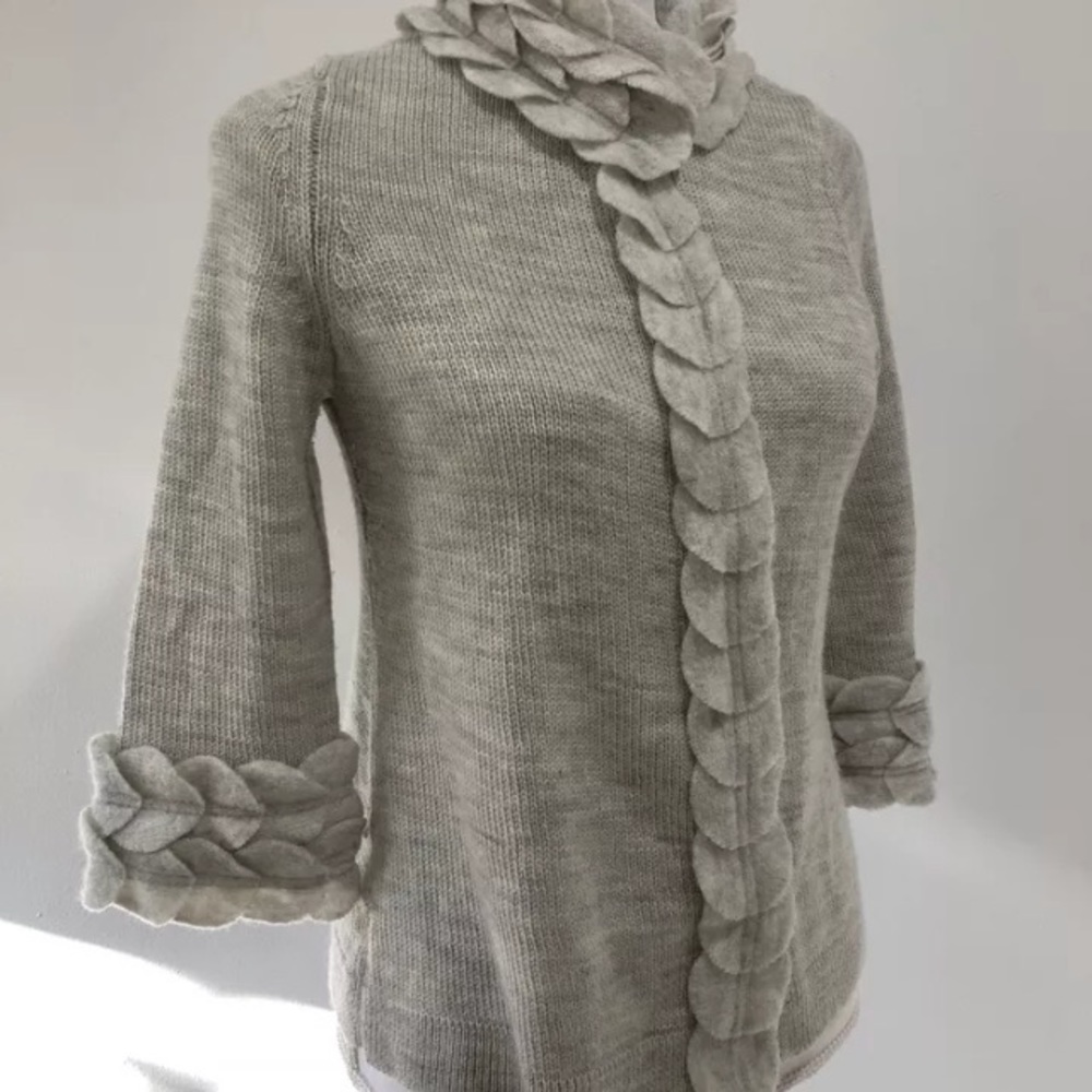 Moth anthropologie women’s cardigan gray medium